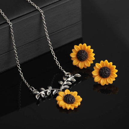 Sweet Sunflower Pearl Leaf Pendant Necklace Resin Daisy Flower Clavicular Chain Fashion Jewelry for Women