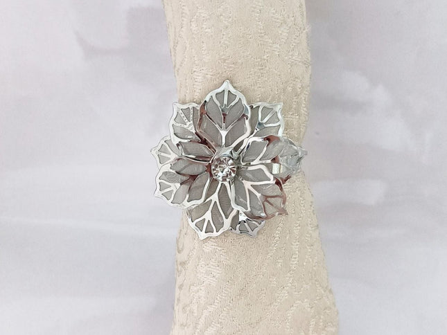 2pcs, Featuring a hollow flower napkin ring holder