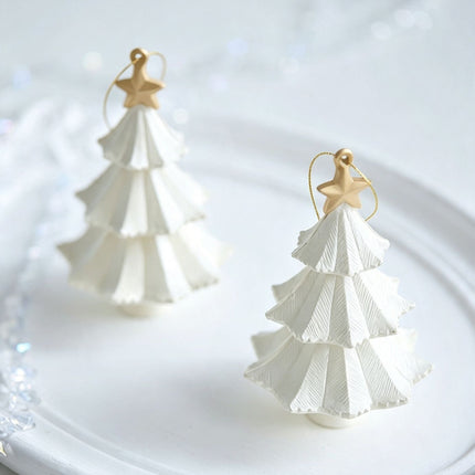 White & Gold 6 Pieces Assorted Hanging Ornament Set, Mixed Designs For Christmas & Halloween Scene Decoration