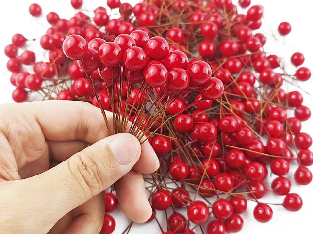 300PCS Artificial Holly Berries, Mini 10 mm Fake Berries Decor on Wire for Christmas Tree Decorations Flower Wreath DIY Craft(Red)