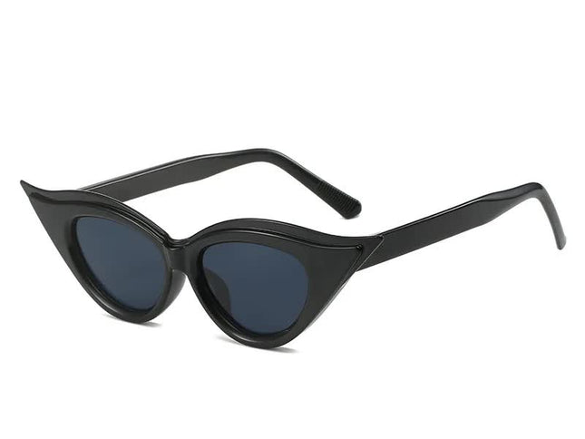 Retro Cat-Eye Sunglasses - Stylish Black Vintage Frames for Women
