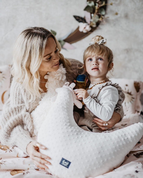 La Millou Dana's Hen Pillow FAMOUS CARLA | Sand-1973194228909608961