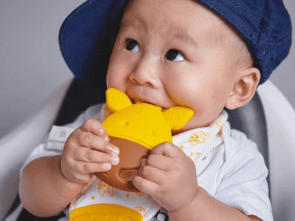 Marcus & Marcus- Sensory Silicone Teether Lola the Giraffe-Yellow-1875027415818964998